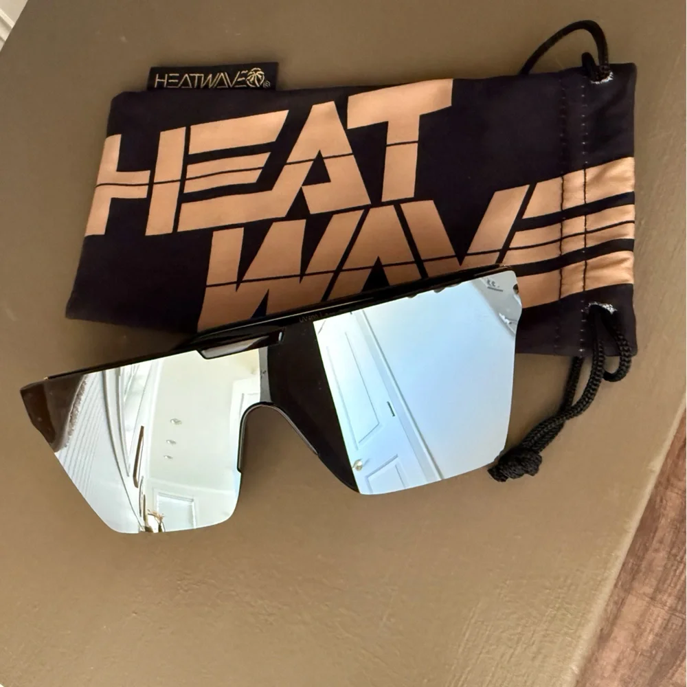 HEAT WAVE VISUAL WOMENS CLARITY SUNGLASSES BLACK/GOLD